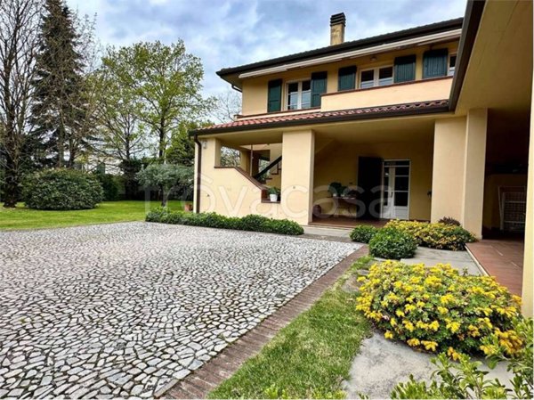 casa indipendente in vendita ad Imola in zona Area Industriale