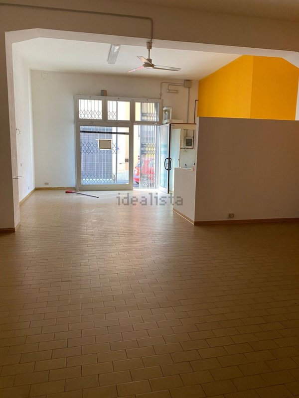 locale commerciale in vendita ad Imola