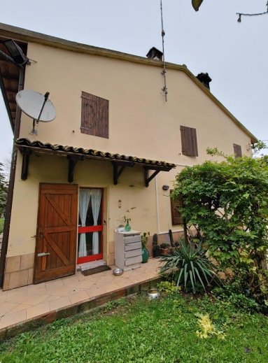 casa indipendente in vendita ad Imola in zona Spazzate Sassatelli