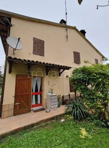 casa indipendente in vendita ad Imola in zona Spazzate Sassatelli