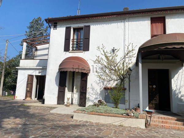 casa indipendente in vendita ad Imola