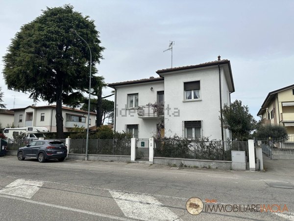casa indipendente in vendita ad Imola