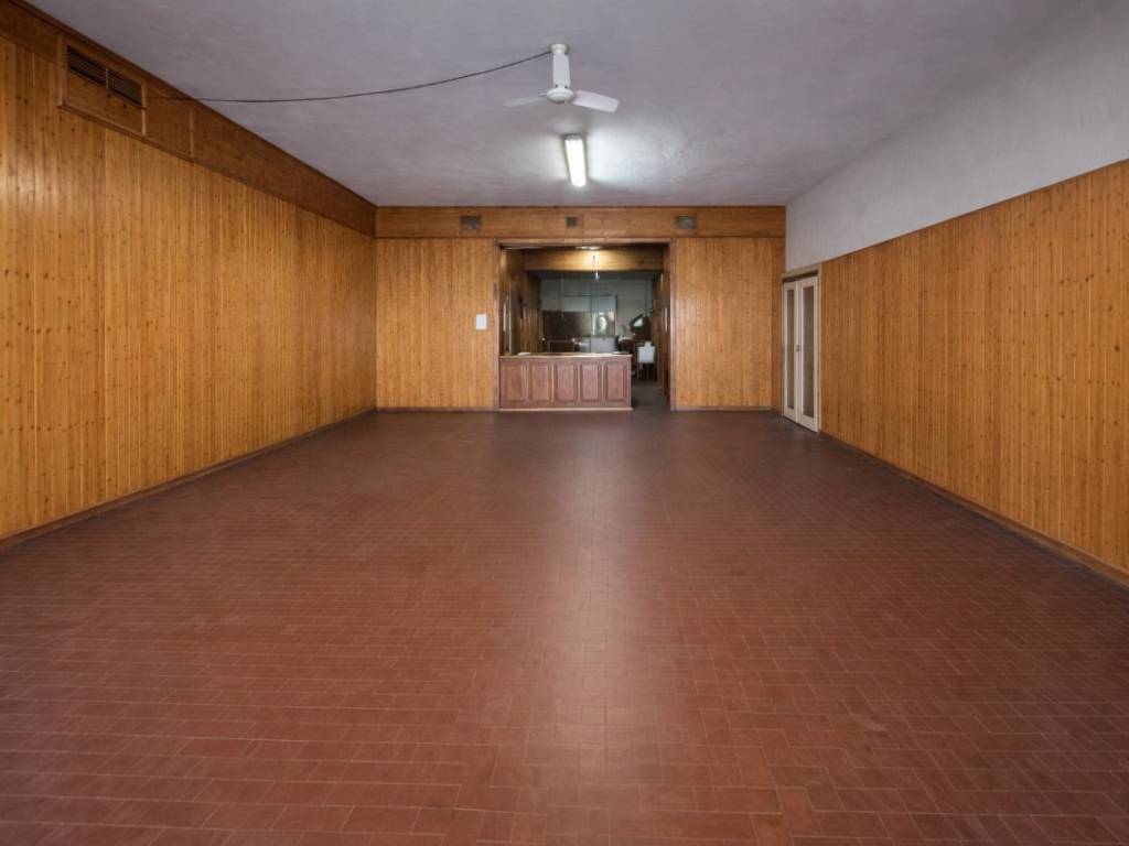 negozio in vendita ad Imola