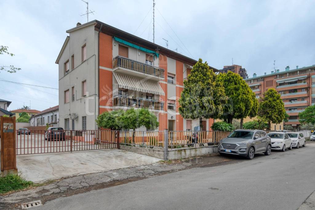 appartamento in vendita ad Imola in zona Area Industriale