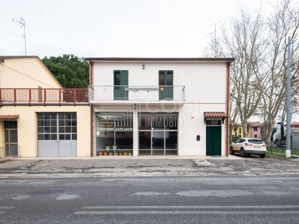 locale commerciale in vendita ad Imola in zona Sasso Morelli