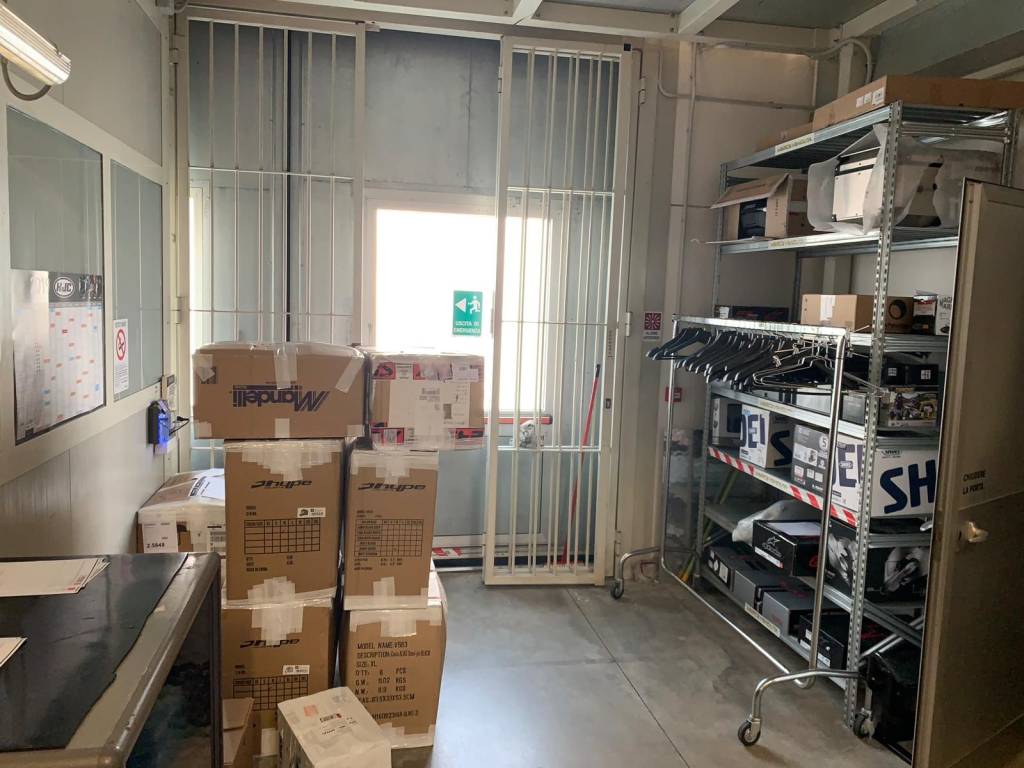 negozio in vendita ad Imola in zona Area Industriale