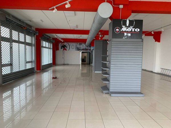 negozio in vendita ad Imola