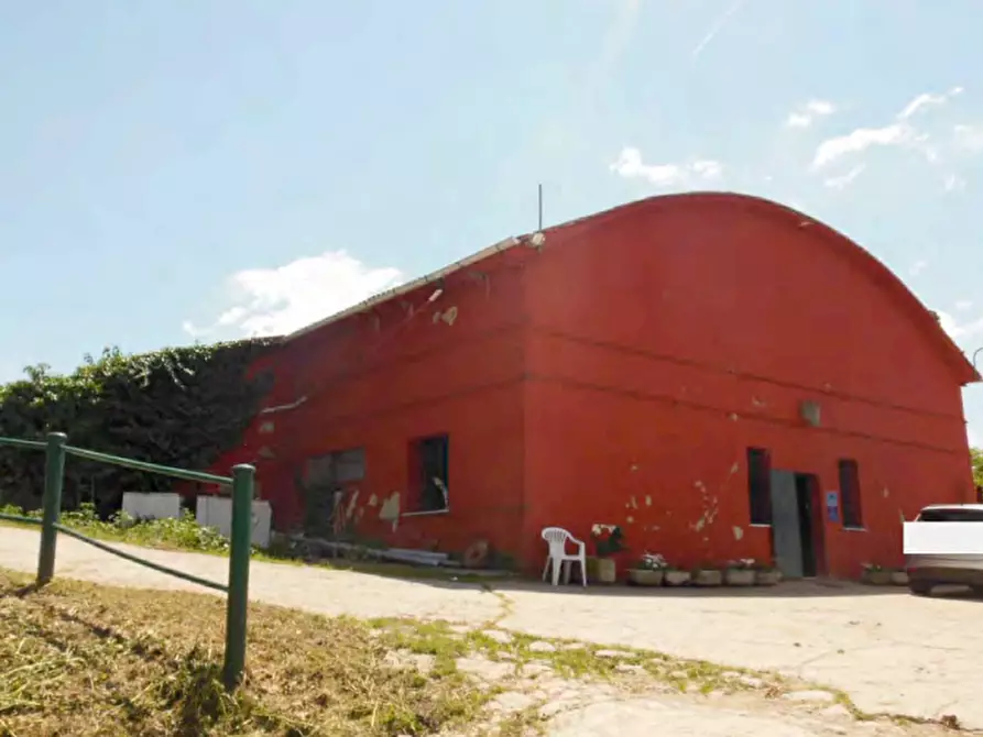 locale di sgombero in vendita ad Imola