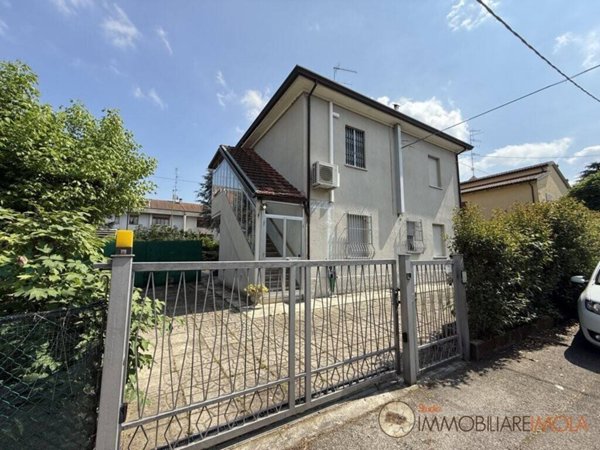 casa indipendente in vendita ad Imola in zona Pedagna