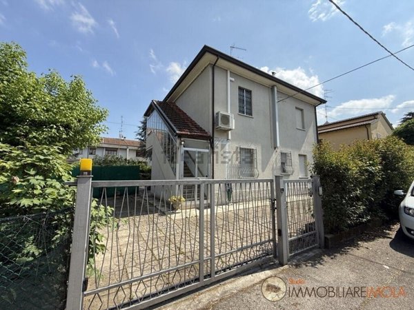 casa indipendente in vendita ad Imola