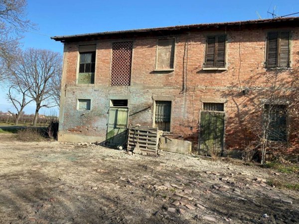 casale in vendita ad Imola