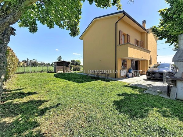 casa indipendente in vendita ad Imola in zona Sesto Imolese