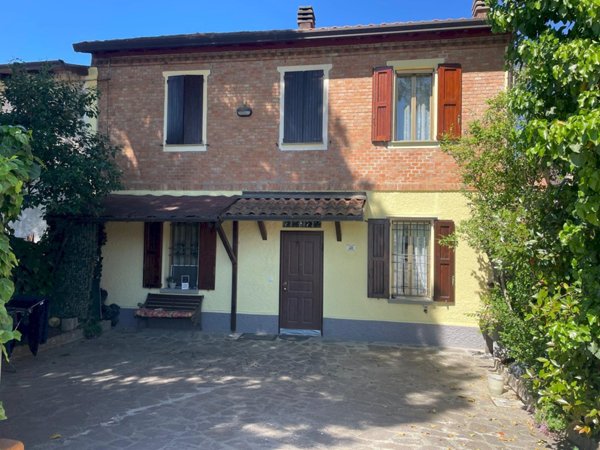 intera palazzina in vendita ad Imola in zona Selva