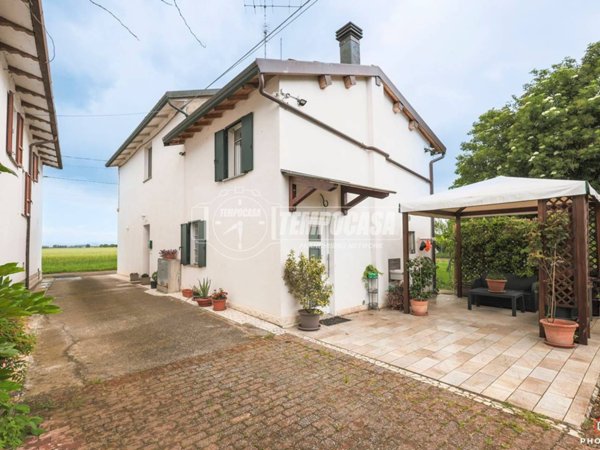 casa indipendente in vendita ad Imola in zona Sesto Imolese