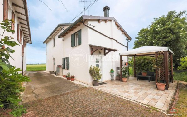 casa indipendente in vendita ad Imola