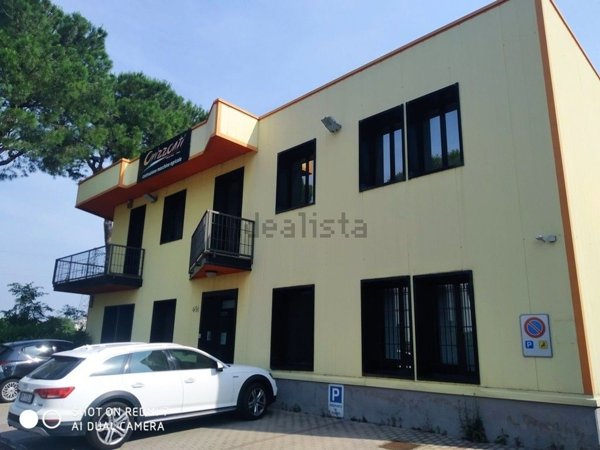 locale di sgombero in vendita ad Imola