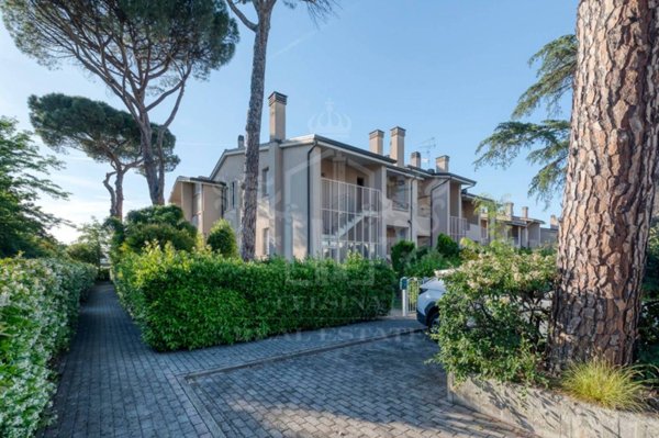 casa indipendente in vendita ad Imola in zona Area Industriale