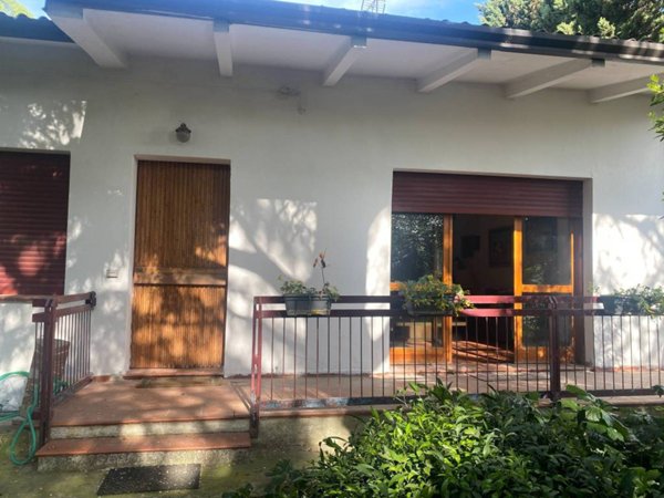 casa indipendente in vendita ad Imola in zona Area Industriale