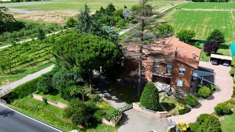 casa indipendente in vendita ad Imola in zona Area Industriale