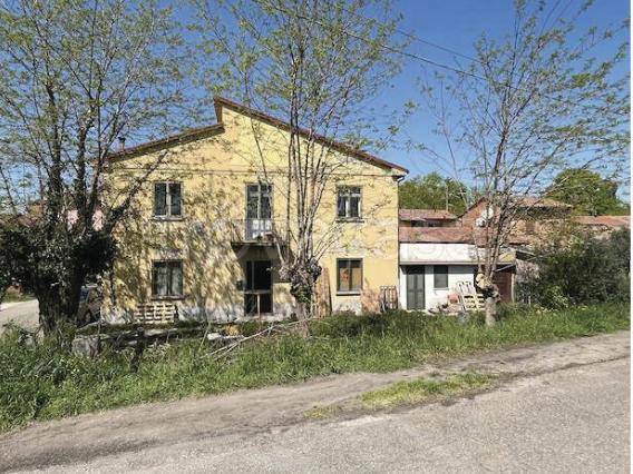 casa indipendente in vendita ad Imola