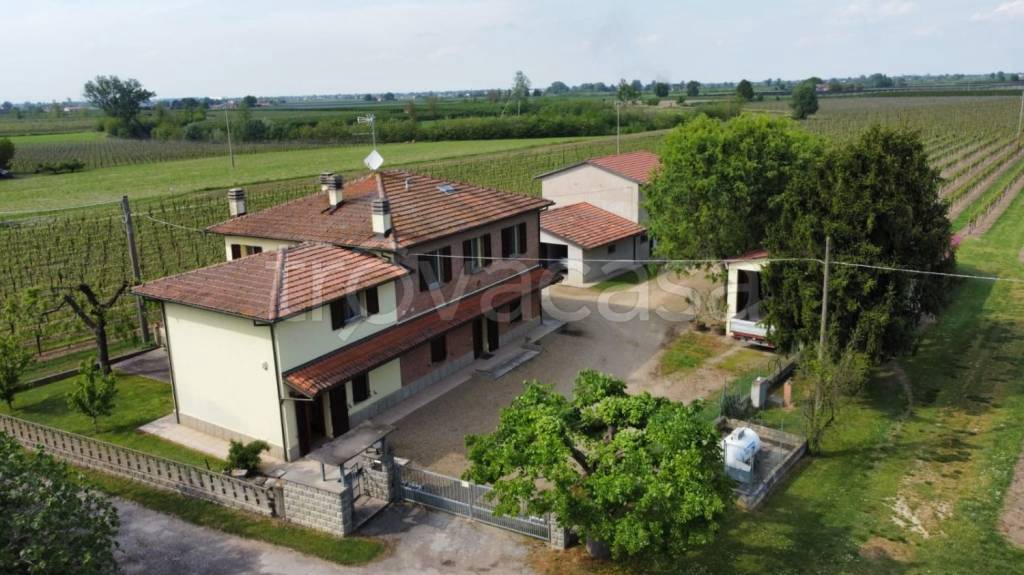 casa indipendente in vendita ad Imola