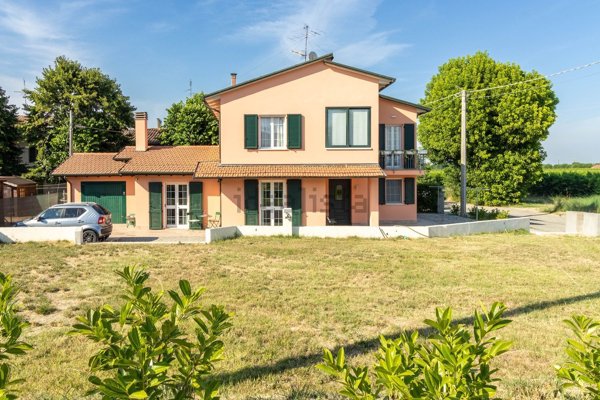 casa indipendente in vendita ad Imola in zona Chiusura