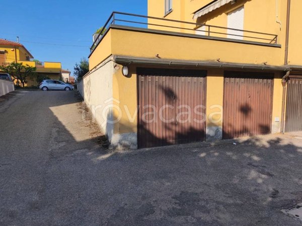 locale di sgombero in vendita ad Imola