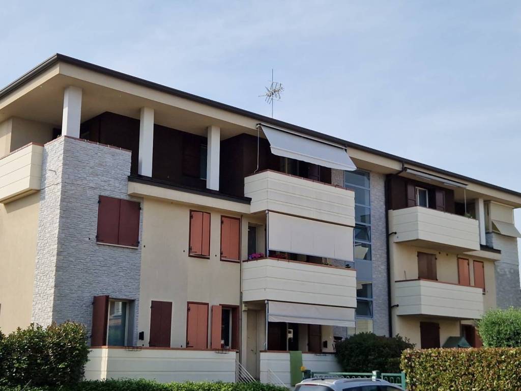 appartamento in vendita ad Imola in zona Area Industriale