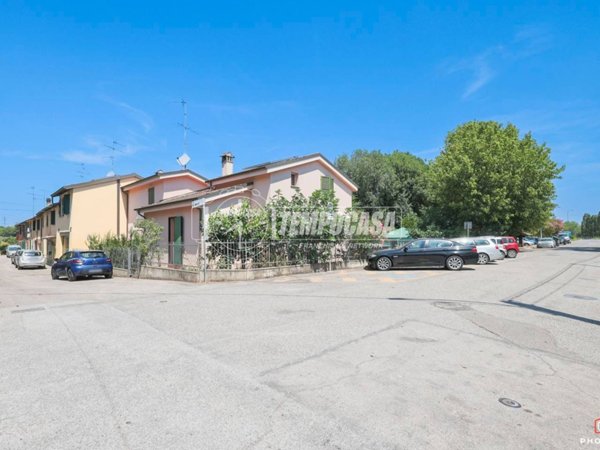 appartamento in vendita ad Imola in zona Area Industriale