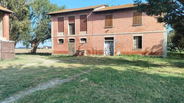 esavano in vendita ad Imola in zona Sasso Morelli