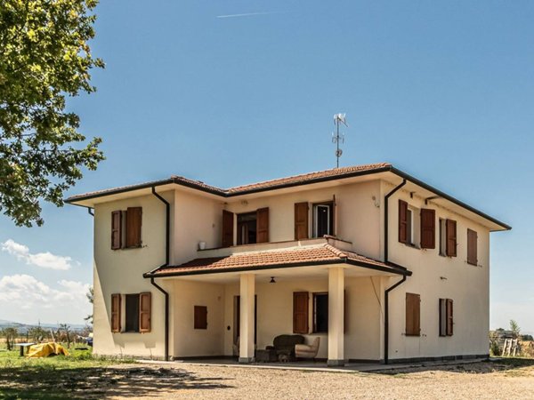 casa indipendente in vendita ad Imola