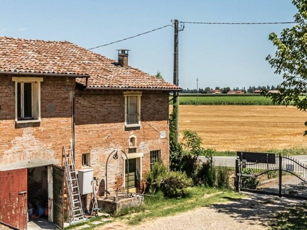 locale commerciale in vendita ad Imola