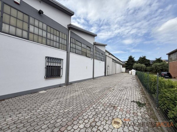 capannone in vendita ad Imola in zona Area Industriale