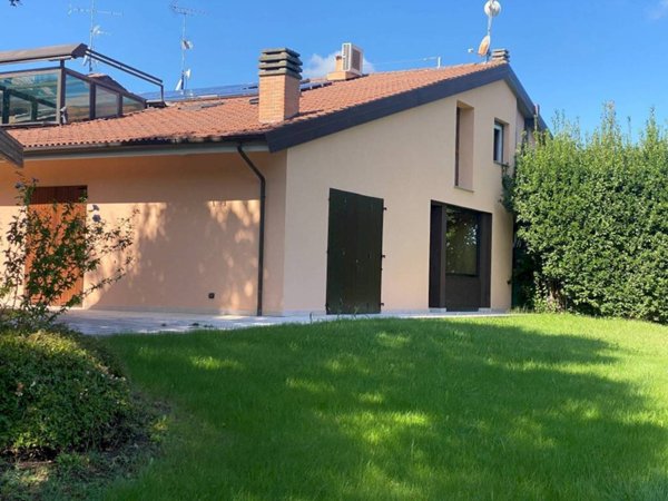 casa indipendente in vendita ad Imola