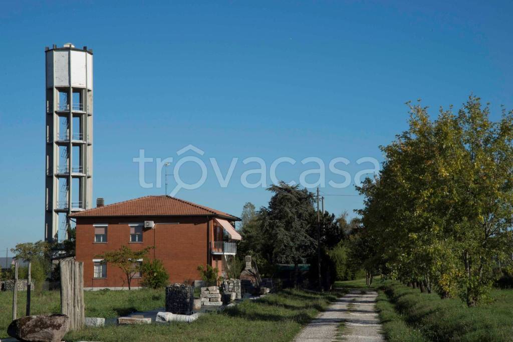 casa indipendente in vendita ad Imola in zona Sesto Imolese