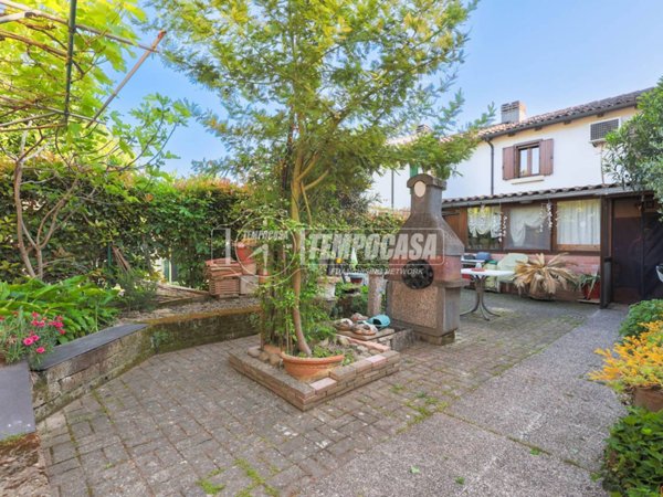 casa indipendente in vendita ad Imola in zona Linaro