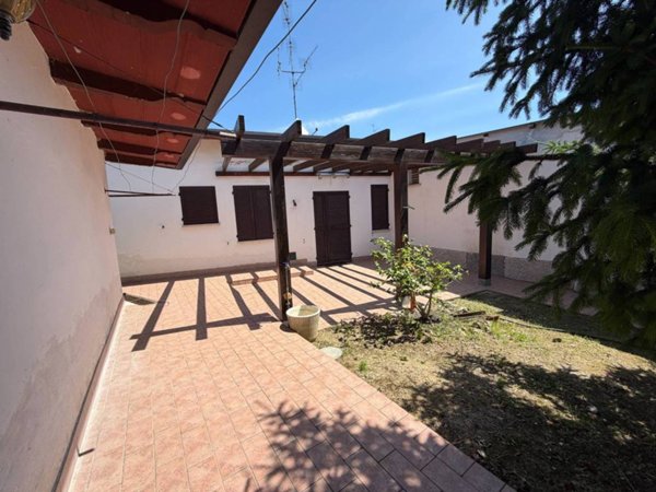 casa indipendente in vendita ad Imola in zona Ponticelli