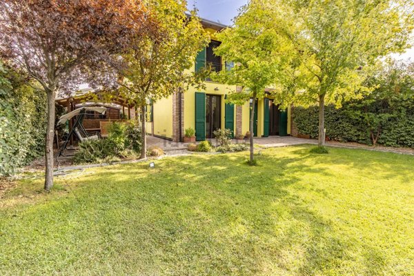 casa indipendente in vendita ad Imola
