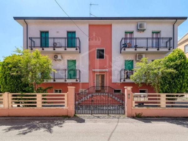 appartamento in vendita ad Imola in zona Area Industriale