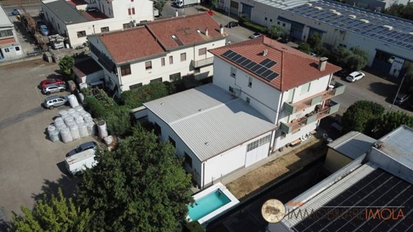 appartamento in vendita ad Imola in zona Area Industriale