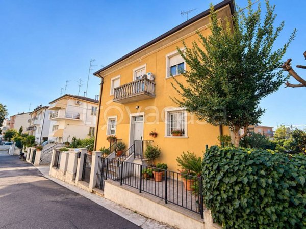 casa indipendente in vendita ad Imola