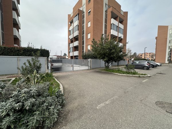 box auto in vendita ad Imola