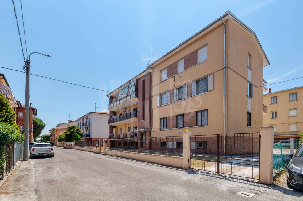appartamento in vendita ad Imola in zona Area Industriale