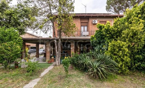 casa indipendente in vendita ad Imola