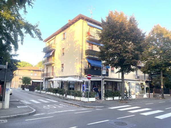 esercizio commerciale in vendita ad Imola