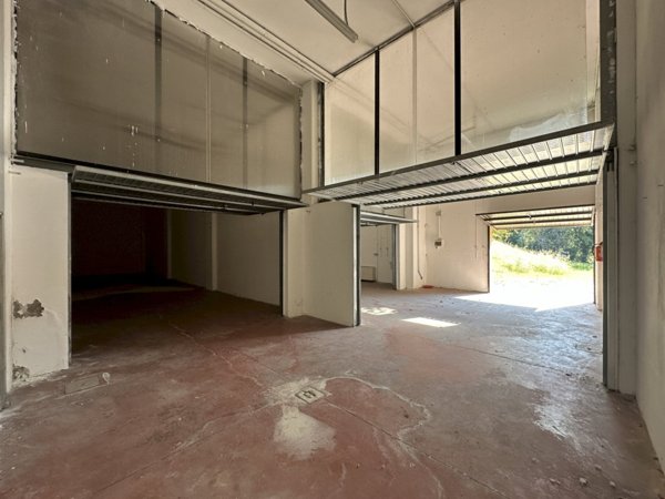 locale di sgombero in vendita ad Imola