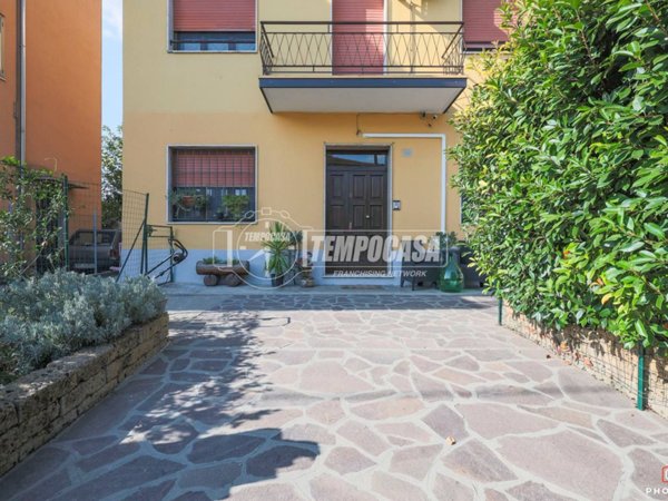 appartamento in vendita ad Imola in zona Linaro