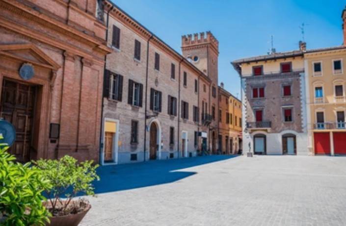 negozio in vendita ad Imola