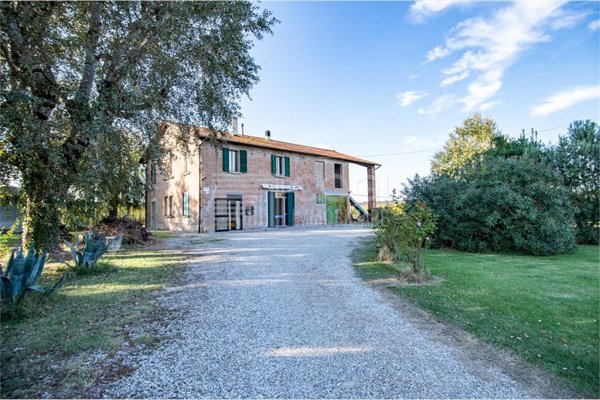 casa indipendente in vendita ad Imola