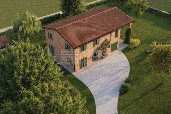 casa indipendente in vendita ad Imola in zona Centro Storico